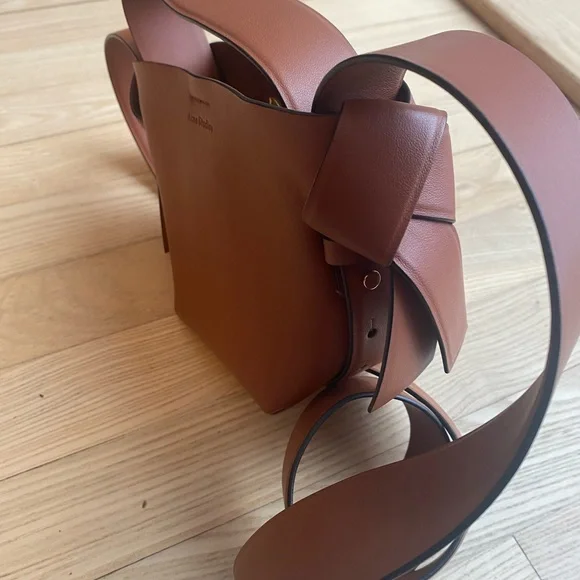 Acne studios cognac brow micro musubi shoulder bag - Picture 4 of 10